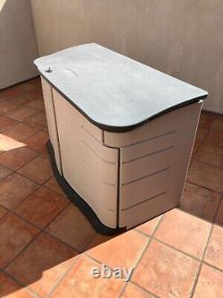 Sturdy All Weather Rubbermaid Horizontal DECK BOX / STORAGE SHED With Floor